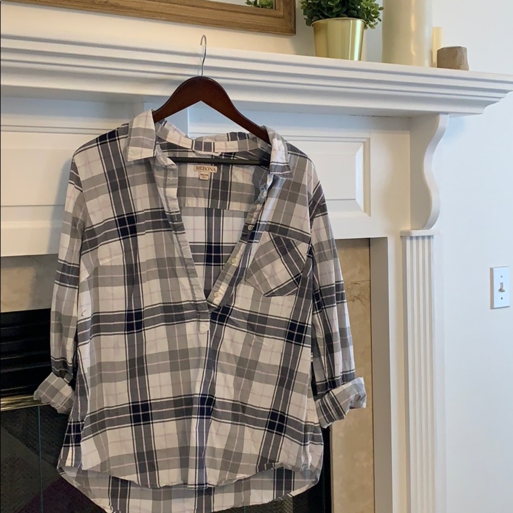 Plaid V neck with buttons